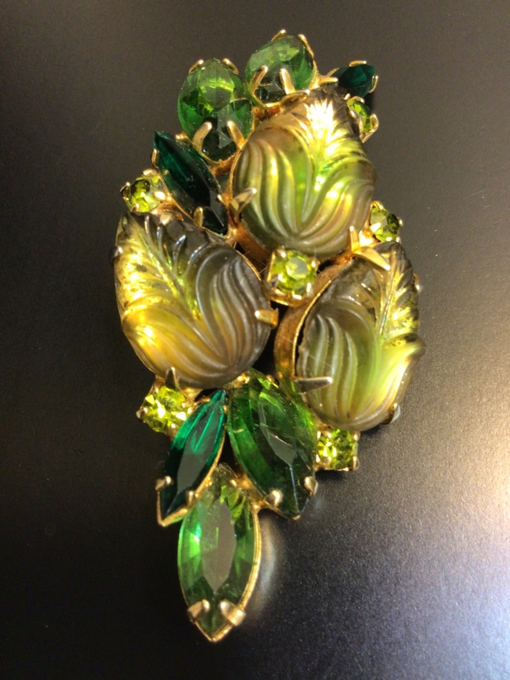 Vintage Green Molded Givre Glass Rhinestone Brooch Goldtone Metal